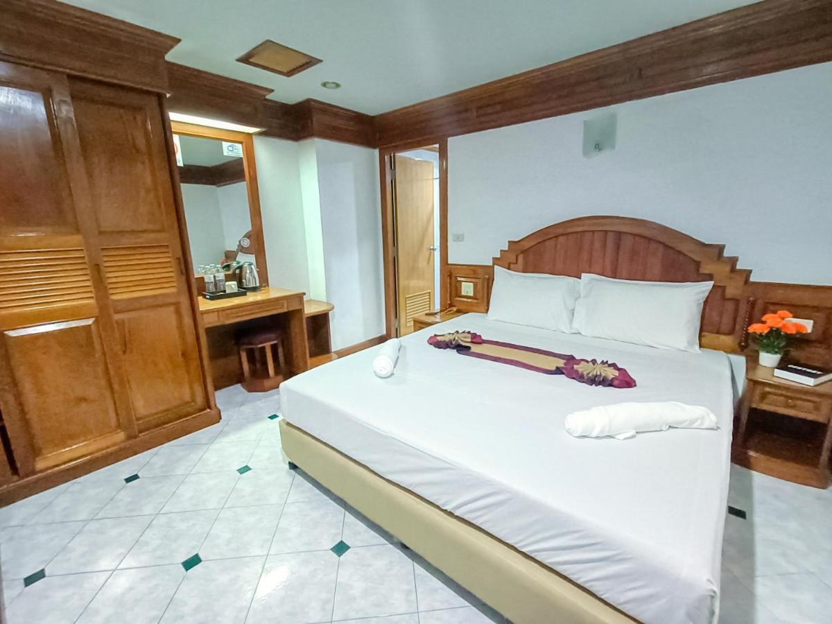 Black Pearl Patong Beachfront Szoba fotó